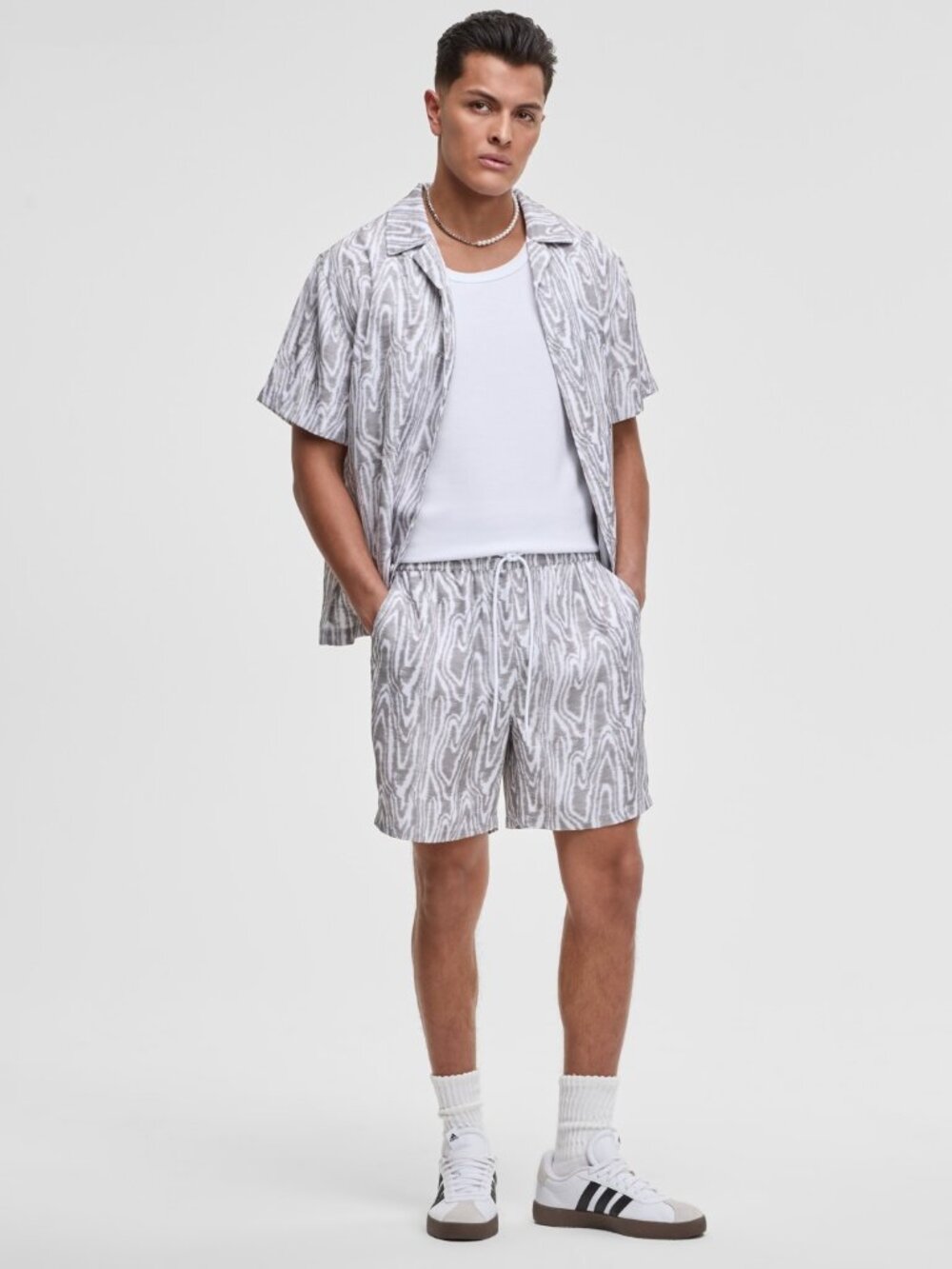 Mode of One Men's Woodgrain Relaxed-Fit Printed 6-1/2" Shiny Twill Shorts, NWT